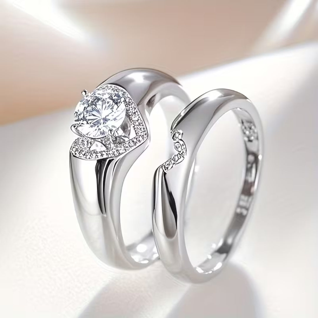 Conjunto de joias Heart Halo Duo Ring da Rose & Oliver com dois anéis de coração com detalhes de halo.