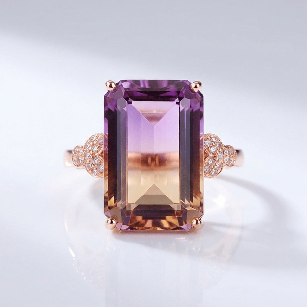 Anel Rose Gold Ametrine Rose & Oliver com pedra ametista amarela e detalhes delicados em ouro rosé.