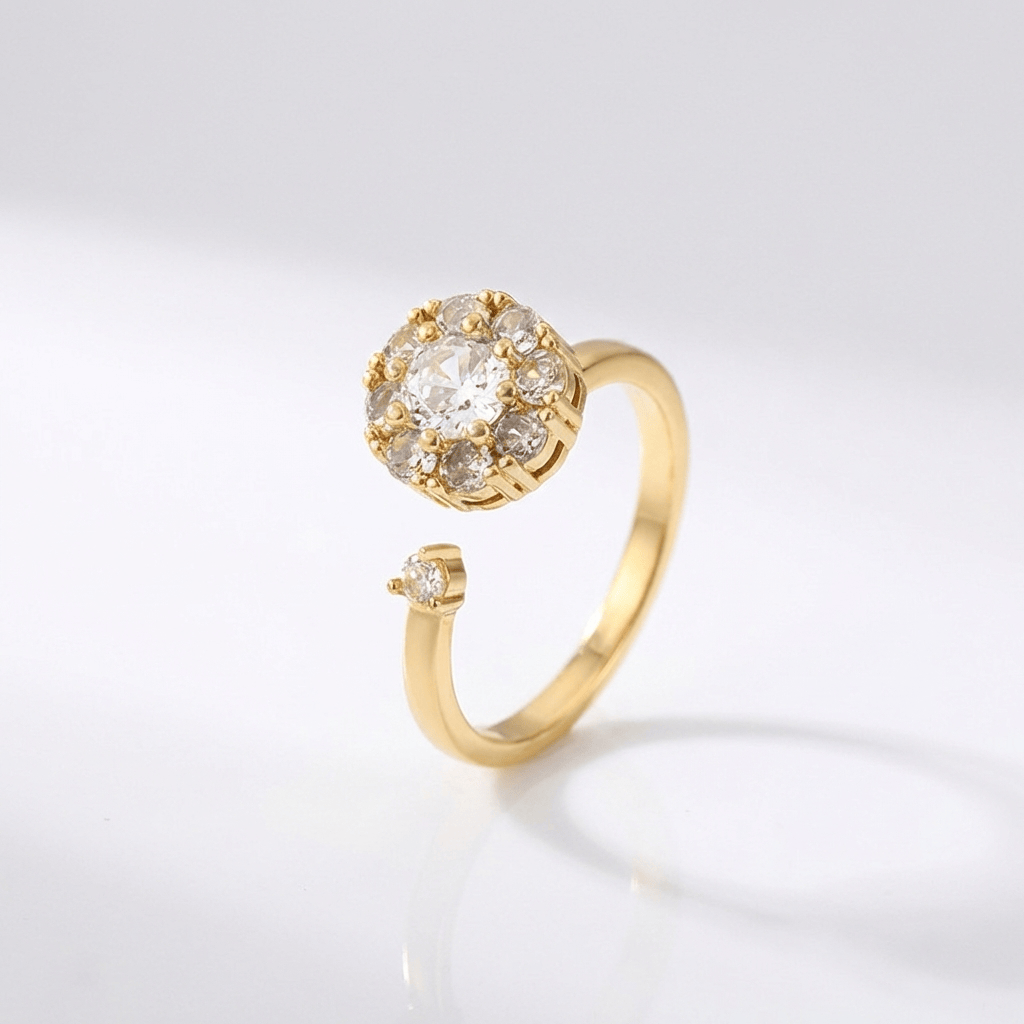 Anel ajustável de diamantes em cluster da Rose & Oliver, com pedras brilhantes e design elegante em prata.