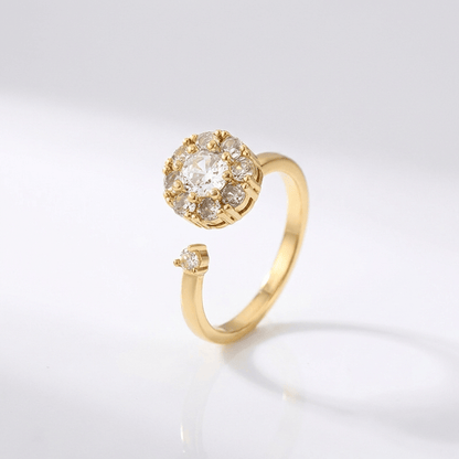 Anel ajustável de diamantes em cluster da Rose & Oliver, com pedras brilhantes e design elegante em prata.