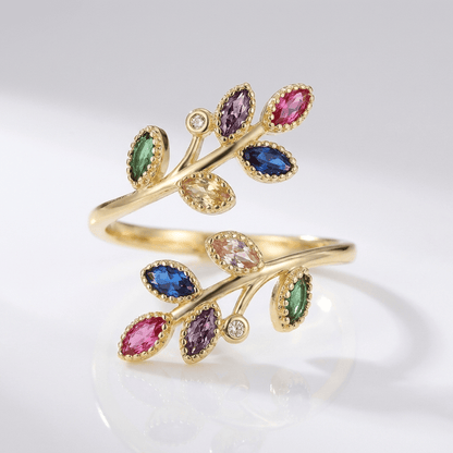 Anel ajustável Rose & Oliver com acabamento em folha de ouro, estilo delicado e elegante para uso diário.