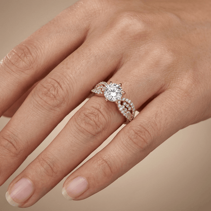 Anel Rose Gold Diamond Legacy da Rose & Oliver com detalhes brilhantes e acabamento elegante.