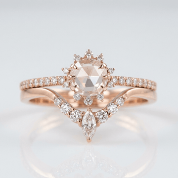 Anel de zircônia em ouro rosa, Halo, da marca Rose & Oliver, com design elegante e detalhes brilhantes.