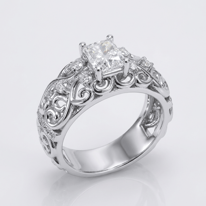 Anel de prata Cushion Diamond Carved da Rose & Oliver com detalhes vazados e acabamento polido.