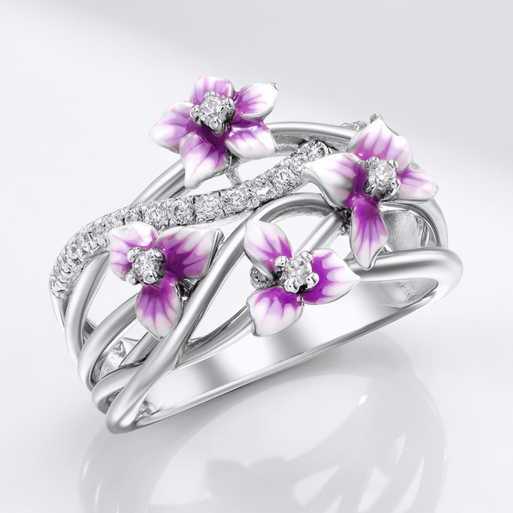 Anel Rose & Oliver Prata com design de flor roxa e jardim, detalhes delicados e acabamento brilhante.