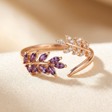 Anel de ouro com folha de ametista, joia elegante da marca Rose & Oliver, detalhe delicado com pedra de ametista.