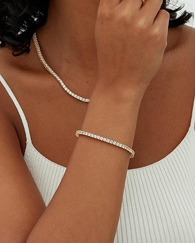 Pulseira de ouro com moissanita da marca Rose & Oliver, design de tennis com pedrarias brilhantes e elegante acabamento.