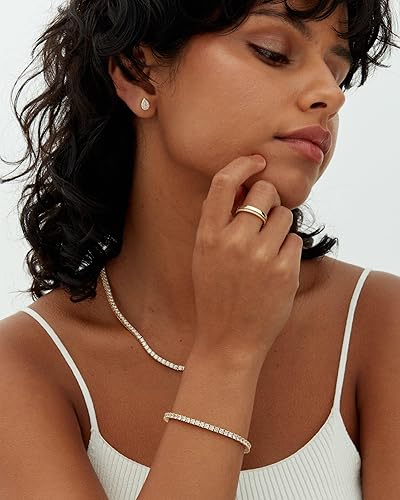 Pulseira de ouro com diamantes de moissanita Lustra™, modelo Tennis, marca Rose & Oliver, com pedras brilhantes e acabamento elegante.