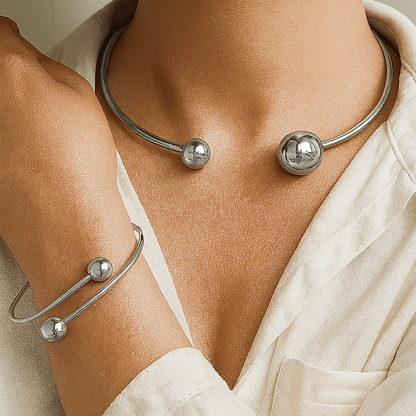 Conjunto de pulseiras douradas Glow™ da Rose & Oliver, pulseiras elegantes com acabamento em ouro para complementar o visual.