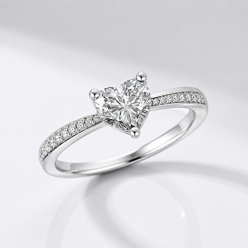 Anel Heart Zirconia em prata com pavê, da marca Rose & Oliver, com detalhe de coração brilhante e acabamento elegante.