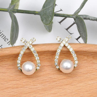 Aretes de perlas con glitter de Rose & Oliver, estilo elegante, con detalles brillantes en cristales y perlas de imitación.