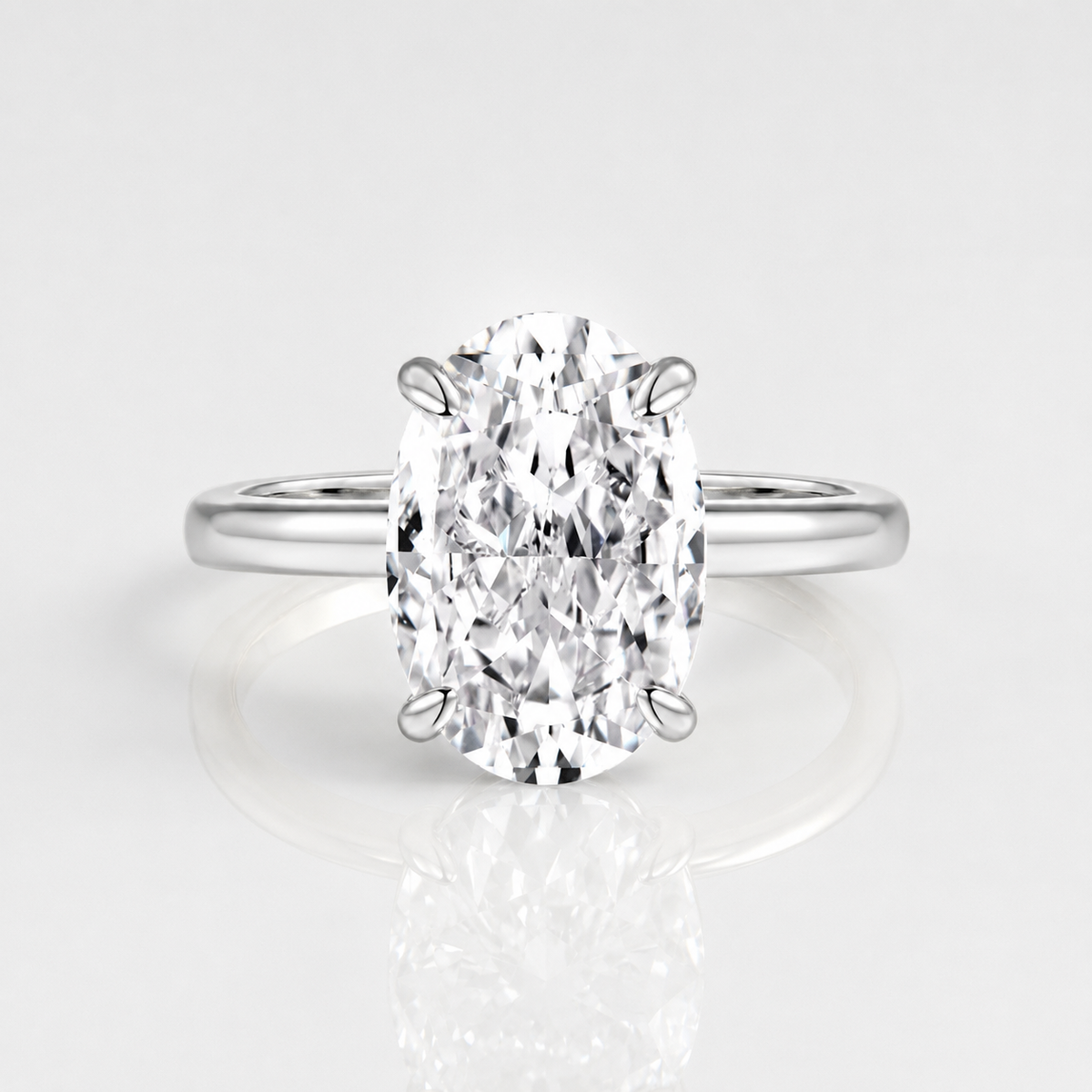 Anel de diamante oval em ouro, solitário da marca Rose & Oliver, com pedra central brilhante e acabamento elegante.