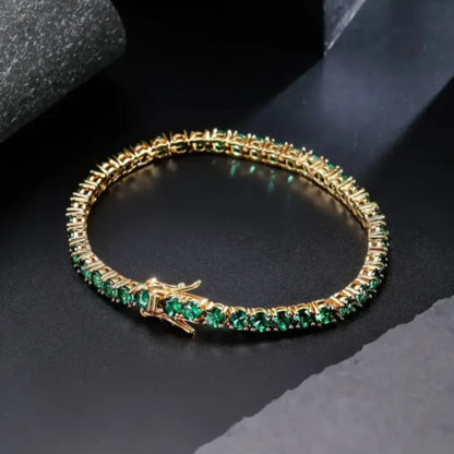 Pulseira Aliona Virelli da Rose & Oliver com detalhes delicados e acabamento em metal dourado, vista frontal no estilo close-up.
