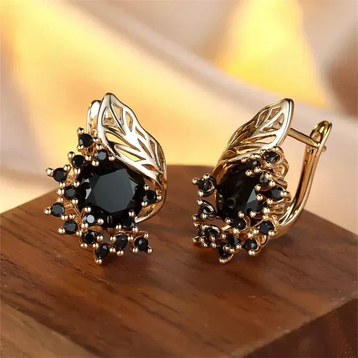 Brincos dourados com zircônia preta da Rose & Oliver, design elegante e delicado em ouro, para ocasiões especiais.