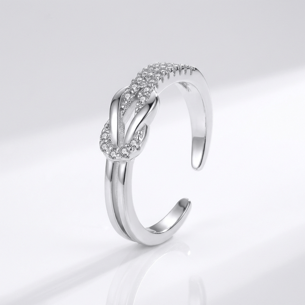 Anel ajustável Rose & Oliver de prata com zircônias brilhantes, design envolvente elegante e delicado.