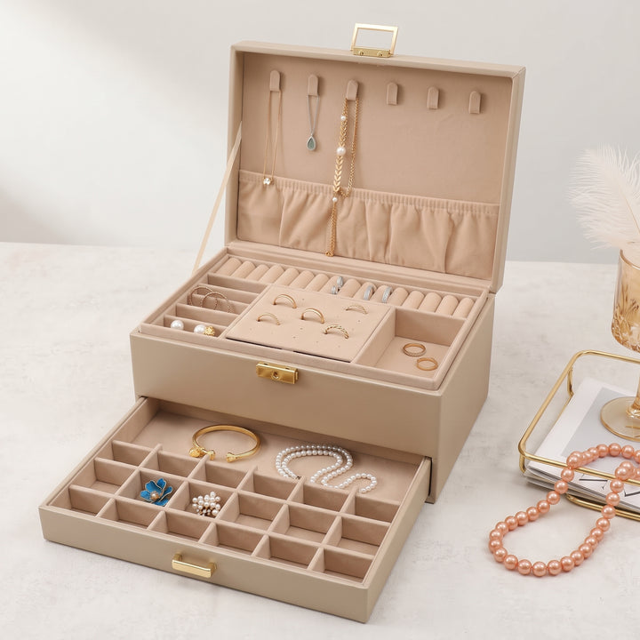 Organizador de joias Deluxe Rose & Oliver com compartimentos para anéis, colares e brincos em material sustentável.