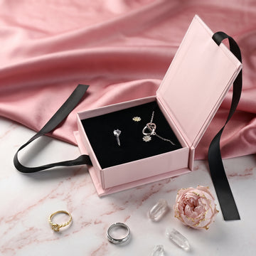 Caixa de presente para joias assinatura Rose & Oliver, caixa elegante para armazenamento de joias e acessórios.